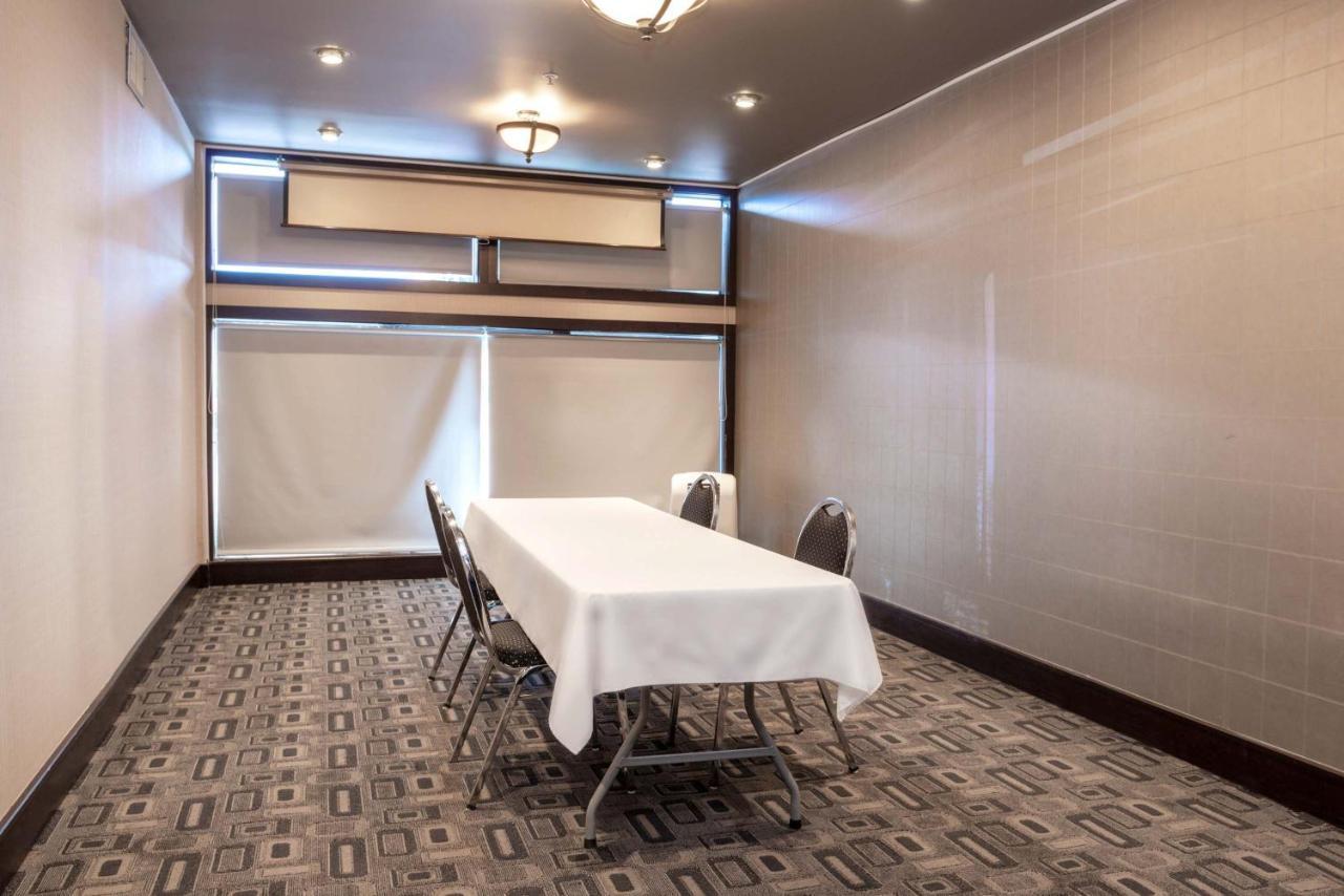 Sandman Hotel Castlegar Esterno foto