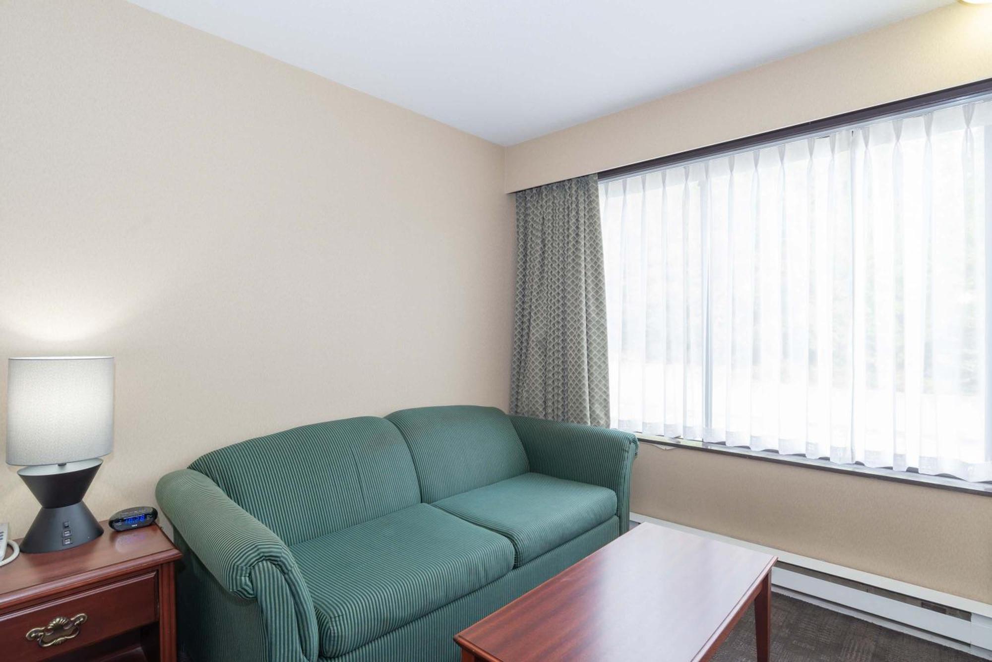 Sandman Hotel Castlegar Esterno foto