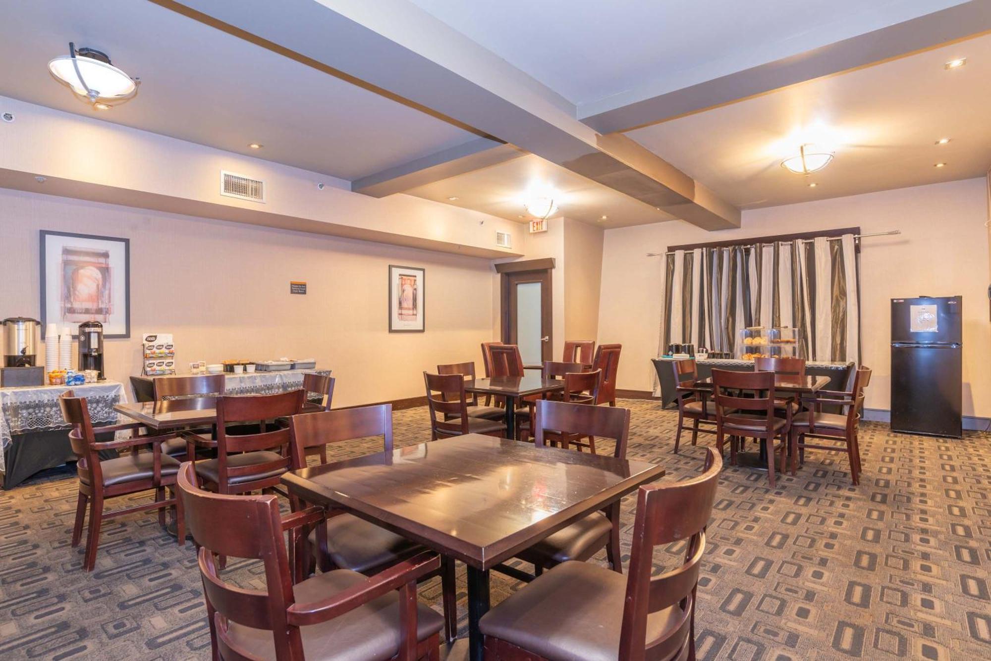 Sandman Hotel Castlegar Esterno foto